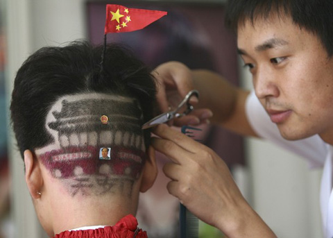 Patriotism hairstyle - Tiananmen on the head