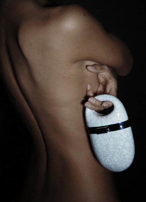 Ceramic handbag by Wei Wang